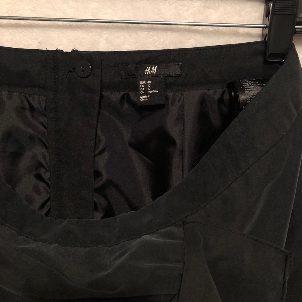 H&M Black Metallic Mini Skirt - Picture 4 of 8
